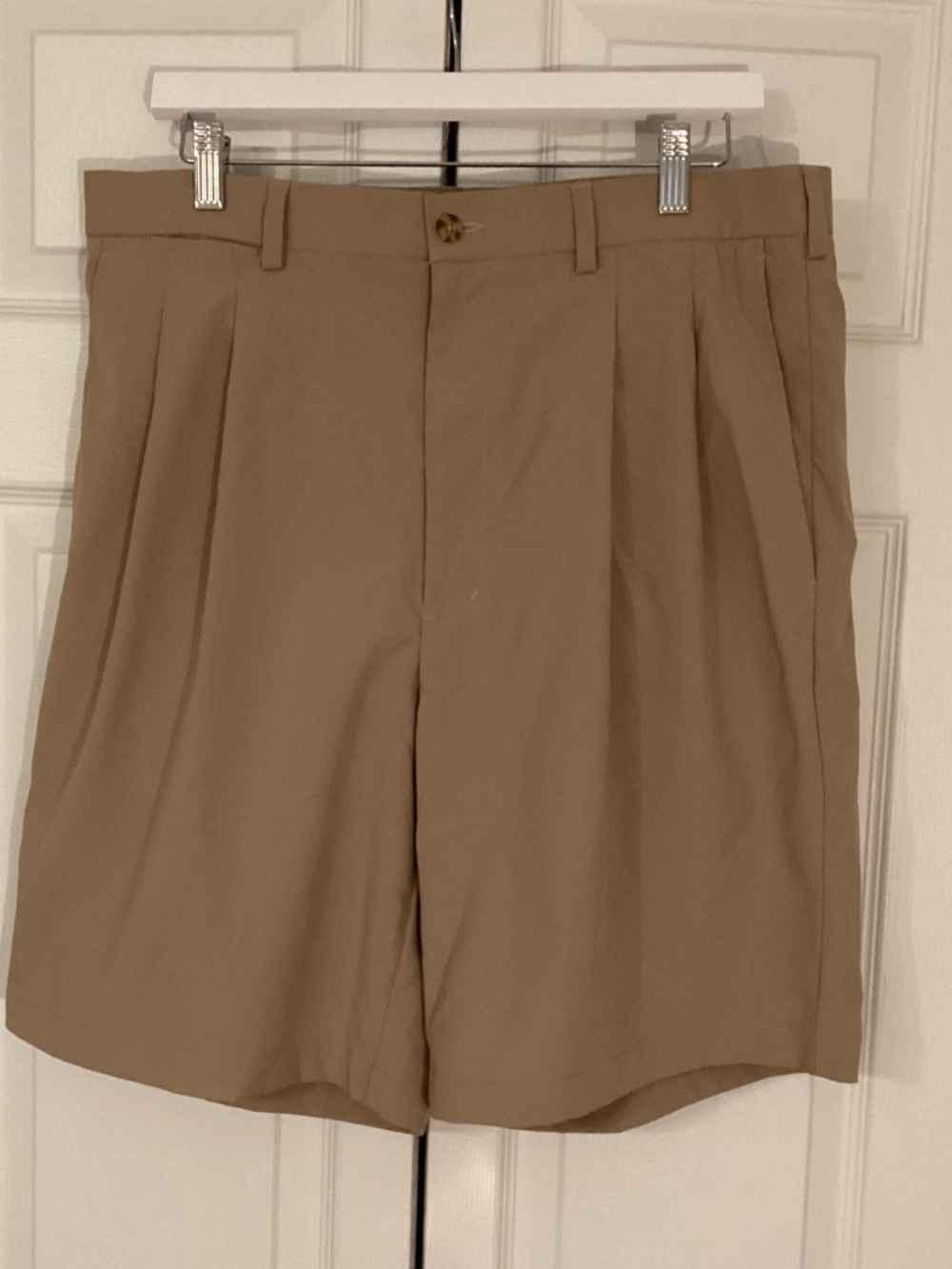 PGA Tour Men’s Khaki Pleated Athletic Shorts Size 36